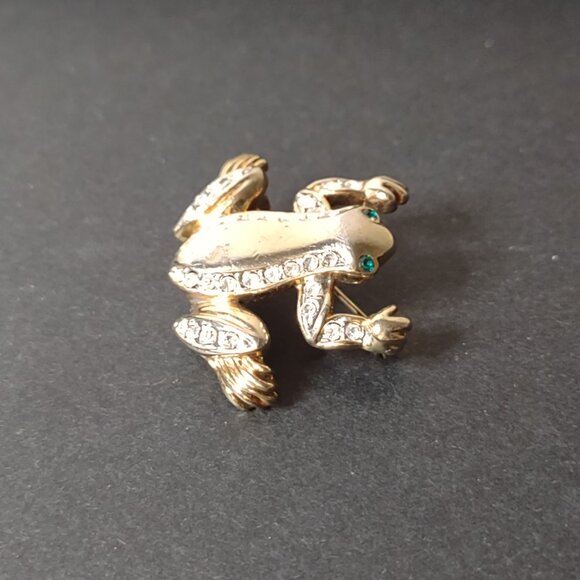 Little Gold Tone Frog Brooch With Green Eyes - Picture 11 of 12